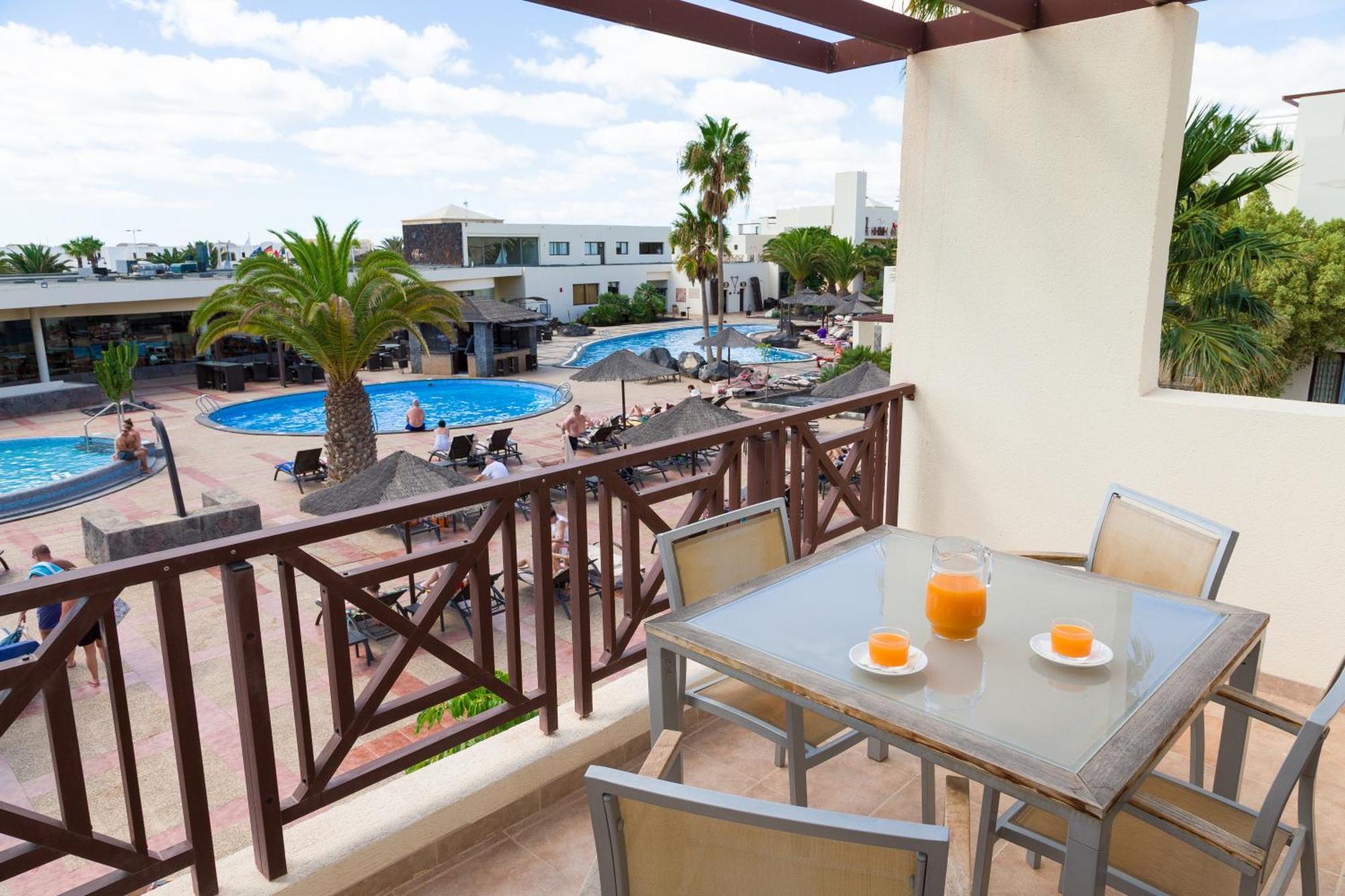 Suite con Vista Piscina (2 Adulti)
